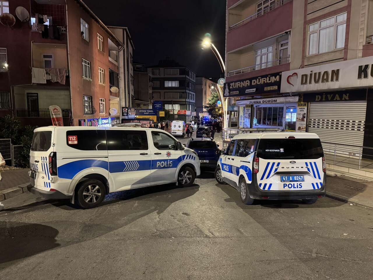 Cadde üzerinde silahlı çatışma! 17 yaşındaki genç hayatını kaybetti 2
